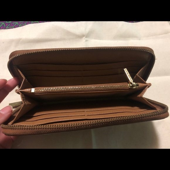 Tory Burch Amanda Continental Wallet - Picture 4 of 5